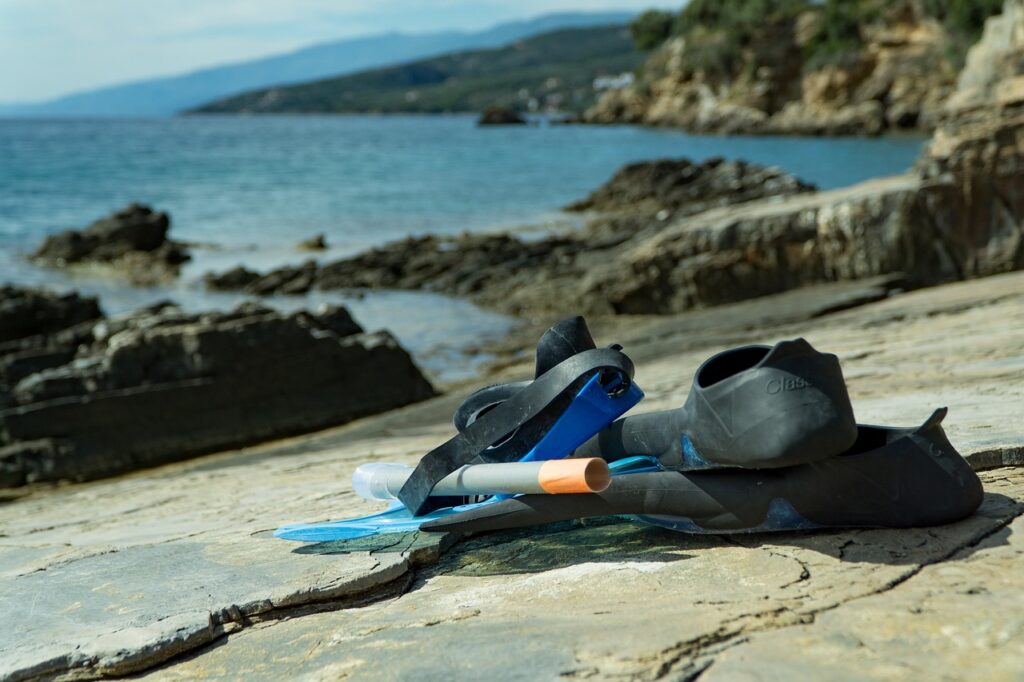 Pros and Cons of Bringing Your Own Snorkel Gear vs Renting Pros and Cons of Bringing Your Own Snorkel Gear vs Renting